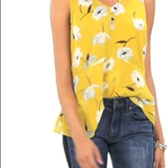 NEW - Gorgeous CAbi Dazzle Flower Top with Removable Camisole - 2 tops in 1 - Picture 1 of 2
